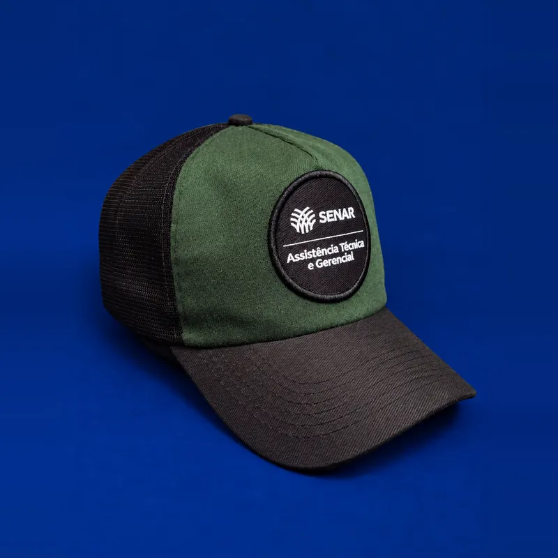 Boné trucker verde e preto com patch SENAR