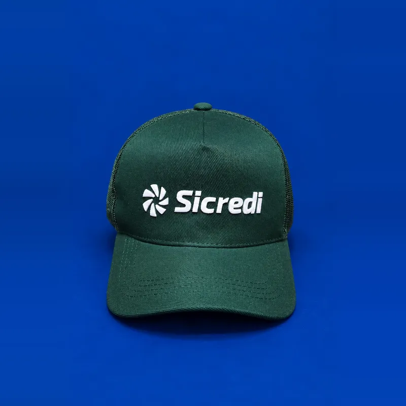 Boné trucker verde Sicredi