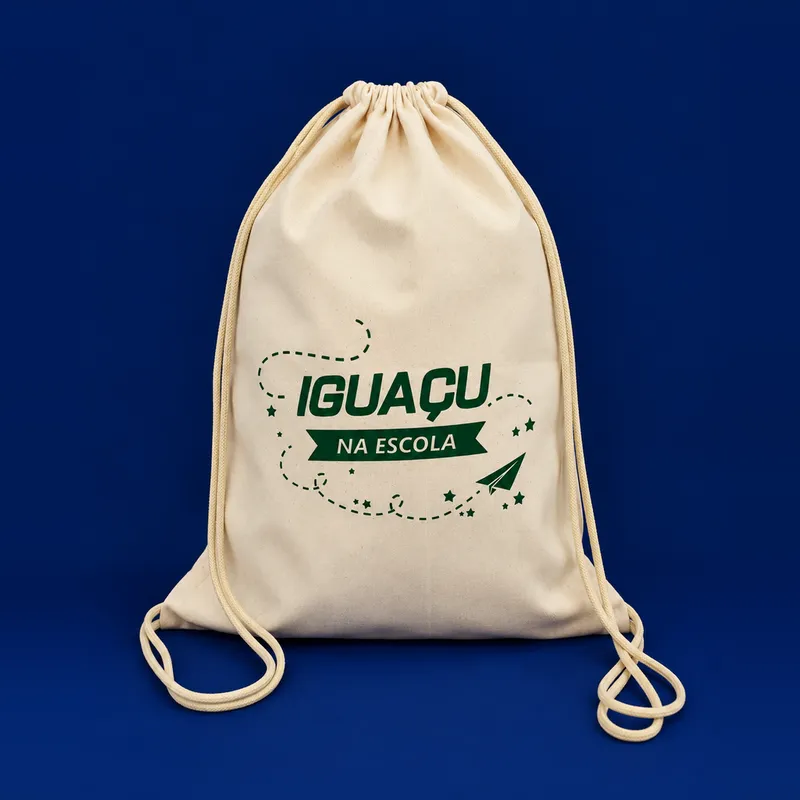 Mochila-saco de algodão cru Iguaçu na Escola